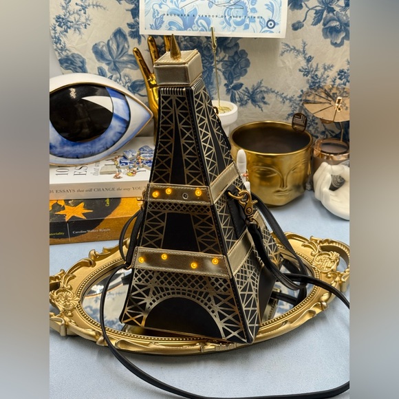 🆕 BETSEY JOHNSON 🧿 NWT Betsey in Paris Light Up Eiffel Tower Crossbody - Picture 5 of 16